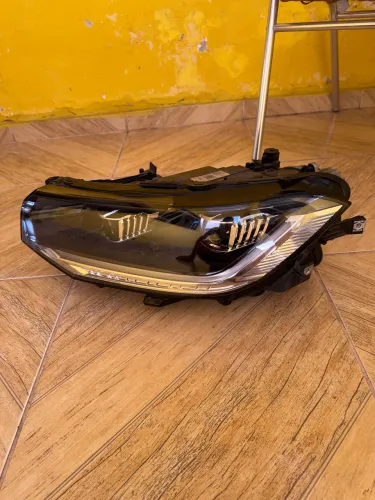Farol de led Esquerdo Volkswagen T-Cross.