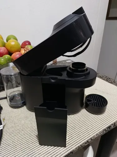  Cafeteira Espresso Nespresso - Vertuo Pop - Preta - 220V - Nova de Fábrica