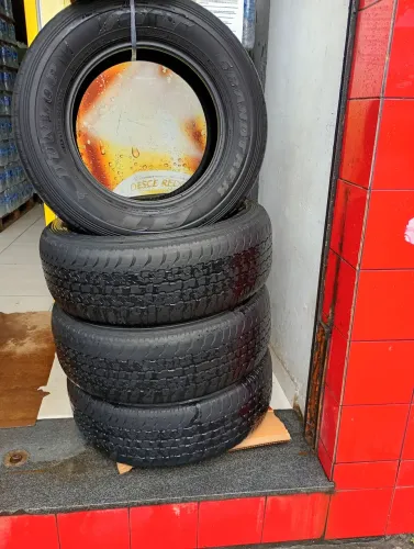 Vendo jogo de pneu dunlop aro 265/65/17