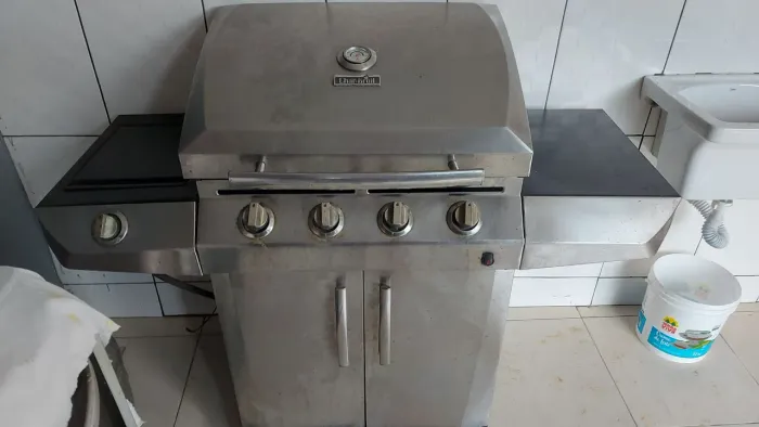 Vende-se churrasqueira a gás 