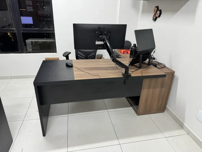 Mesa Escritório L Zafira Málaga/Preto com Gavetas e Porta
