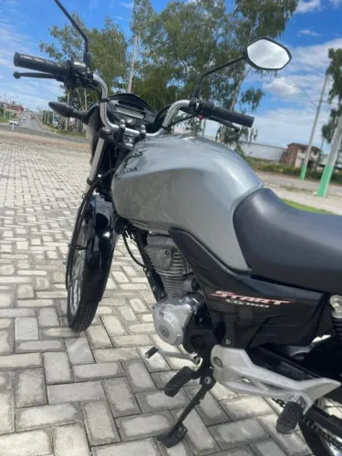 Moto extremamente nova! 