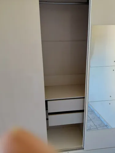Guarda roupa semi novo