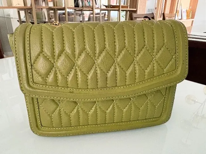 Vendo Bolsa em Couro da Couro & Cia muito bem conservada.