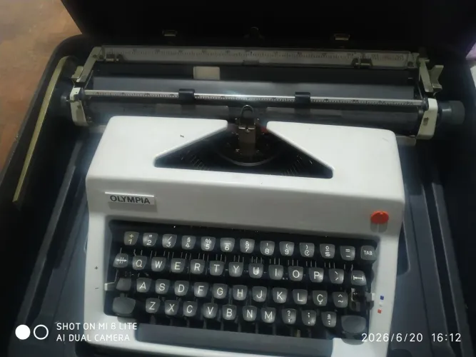 Máquina de escrever Olímpia