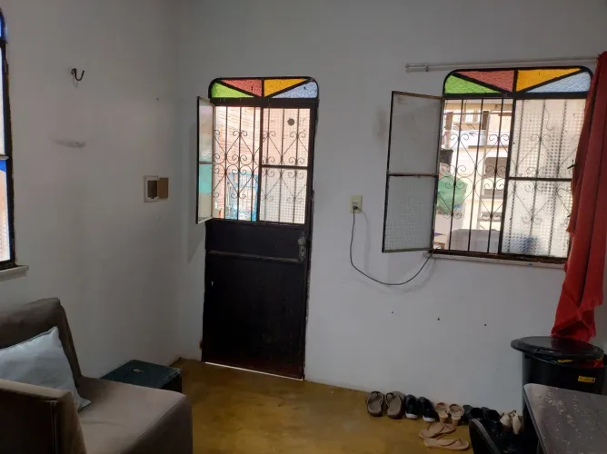 VENDE-SE DUAS CASAS NO MESMO TERRENO 