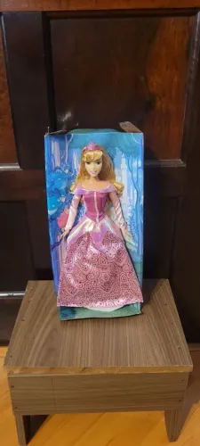 Vendo boneca Bela Adormecida na embalagem