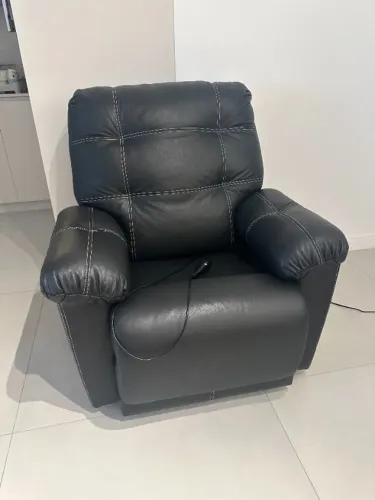 Poltrona Reclinavel Eletrica - Preta De Couro