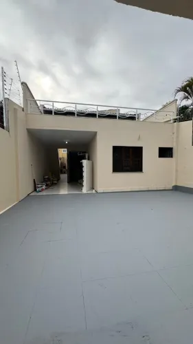 Casa duplex com cinco quartos sendo quatro suítes - Jardim das Oliveiras - 208m²
