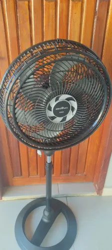 Vendo esse ventilador de coluna 40 cem