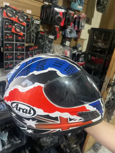 Capacete Arai Edição Austrália / Tricolor Grafismo Exclusivo
