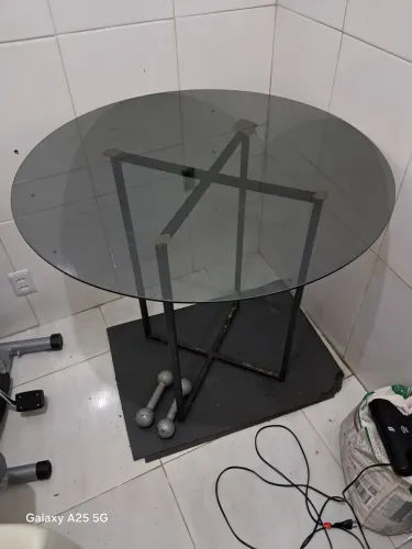 Mesa de vidro preta redonda