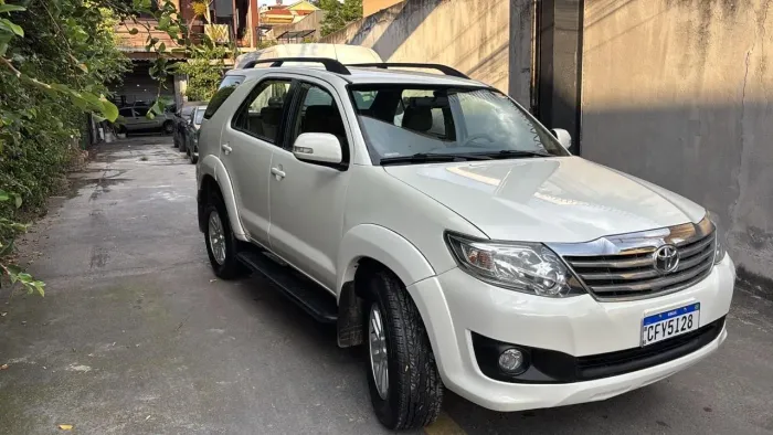 Toyota Hilux SW4 SR 4X2 2.7/2.7 Flex 16V Mec. 2013
