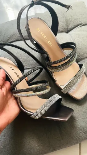 Sandália com strass 