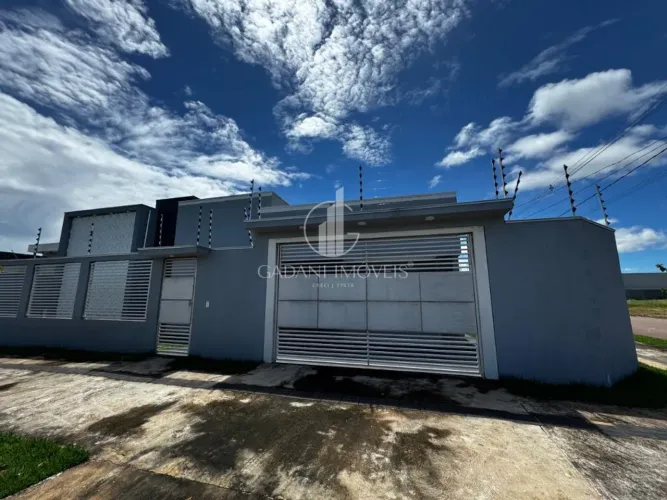 CASA COM 2 QUARTOS SENDO UMA SUÍTE À VENDA POR R$ 780.000,00 NO JD CURITIBA EM SINOP/MT -