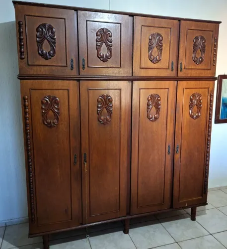 GUARDA ROUPAS. MOGNO MADEIRA NOBRE ANOS 60
