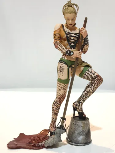 Gretel (Maria) Twisted Fairy Tales - McFarlane's Monsters Series 4 - R$300