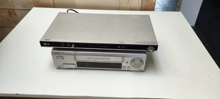DVD LG Karaokê DK9923N + Videocassete Philips VR410 VHS