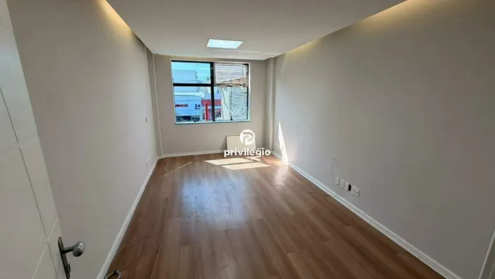 Sala comercial.Jardim Oceânico.