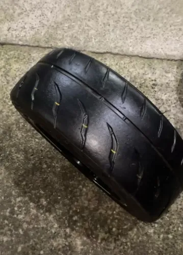 Vendo par de pneu Toyo R888 195/55/15 excelente estado