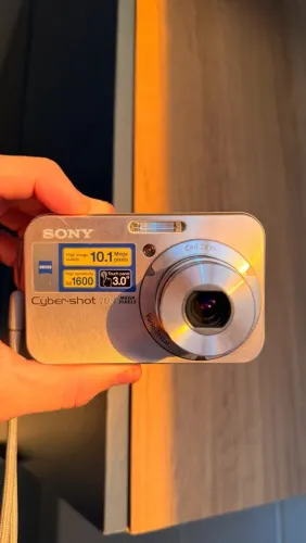 Cybershot Câmera Digital Sony Cyber-shot DSC-N2 - 10.1 Megapixels