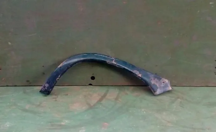 Moldura paralama Corsa Hatch ld