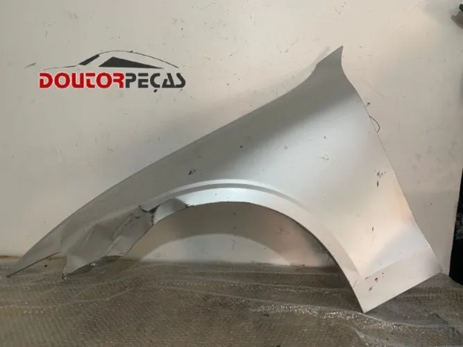 Pára-lama Volvo S60 2019 L.E c/detalhe 