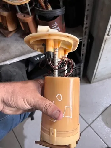 Bomba combustível uno antigo usado 
