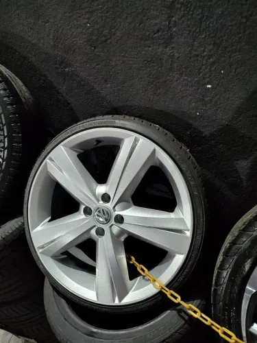 Aro 18 modelo Fusca tsi promoção tala 6 pneus 165 40 18 