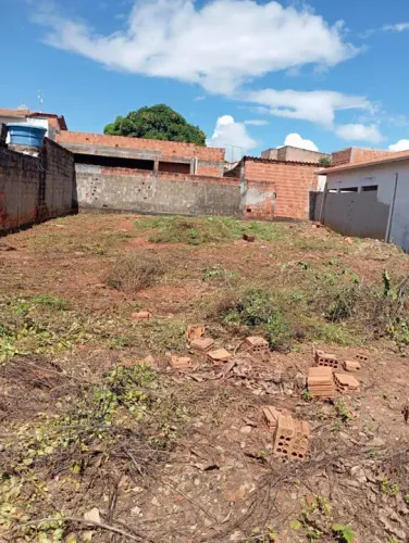 Bairro Maracana..Lote 418 m²..murado ..