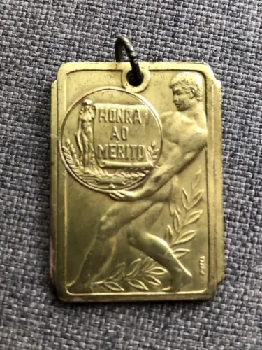 Medalha Antiga "Honra ao Mérito"