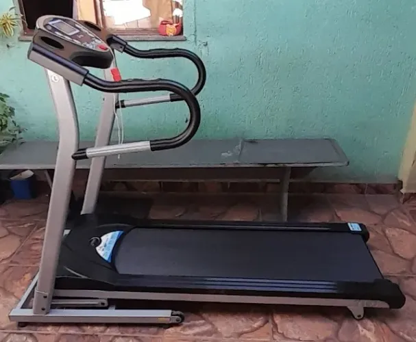 Ate 4x sem Juros - Esteira Elétrica Johnson Treo T102 -16 Km -C/  Inclinação e Elétrica