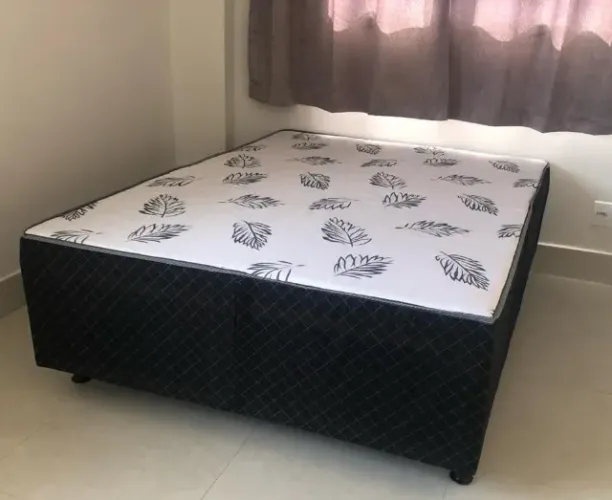 Cama box casal com colchão de 7cm de espuma