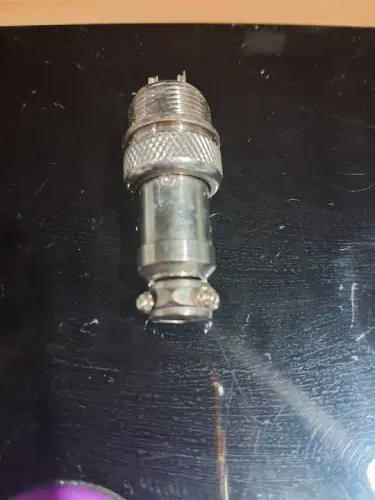Conector Macho BNC para arcades ou guitarras baixos