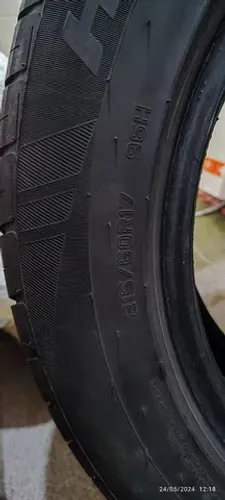 4 Pneu semi novo 215\60\R17