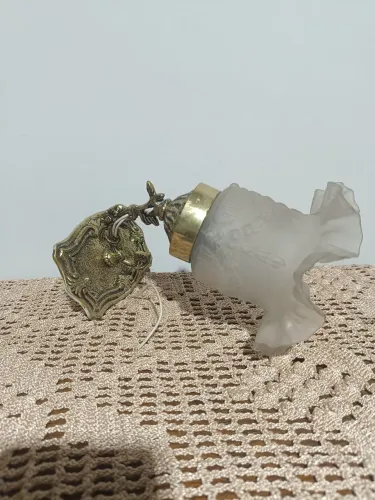 Luminária de Parede Vintage com Detalhes de flor.