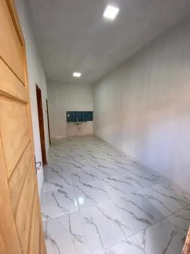 Aluga-se apartamento no Bonsucesso, com 1 suíte.