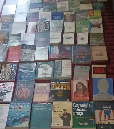 PEQUENA BIBLIOTECA COM 450 LIVROS ANTIGOS DIVERSOS 
