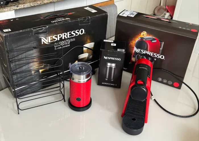 Cafeteira Essenza Mini Vermelha & Aeroccino 110V