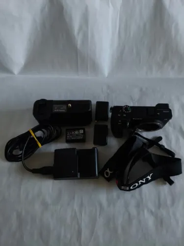 Câmera Sony Alpha A6500 Mirrorless + Battery Grip + Acessórios