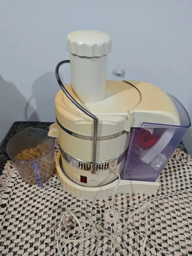 Triturador de sucos Astro Juicer
