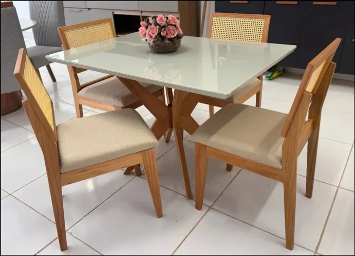 Mesa de jantar 4 Cadeiras Agn Anna Em madeira maciça - Novo e Embalado!!