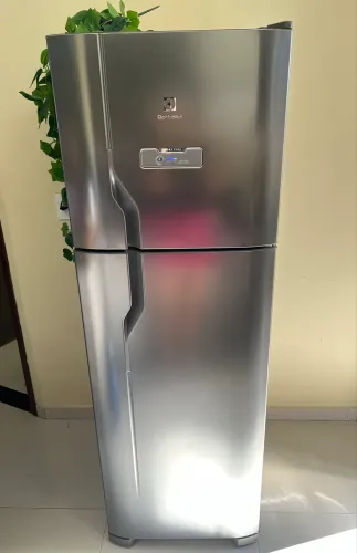 Vendo geladeira Electrolux 371 litros