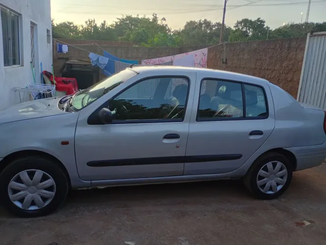 Renault Clio Sedan RN/ Expression 1.6 16V 4P 2001