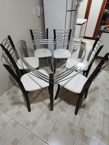 Mesa tampo de vidro com 6 cadeiras marca Kalient