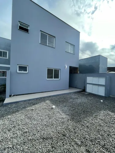 Apartamento com 2 dormitórios a 350m da Praia do Campeche - aluguel anual 