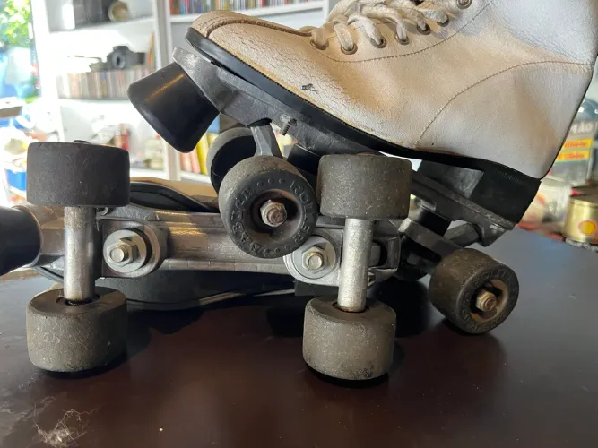 Patins antigo couro