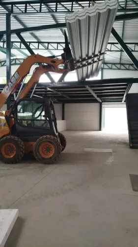 Mini Carregadeira Case 175 - Ano 2014