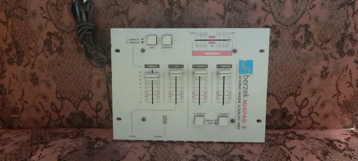 Berzek Mixpad 5 Stereo Mixer DJ