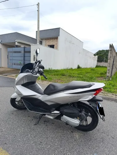PCX ANO 2017, MODELO 2018.